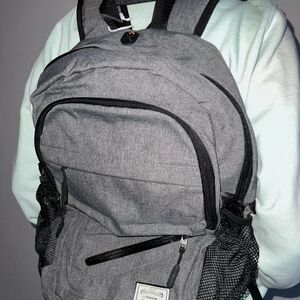 TuguanClassic Gray Backpack with Black Accents